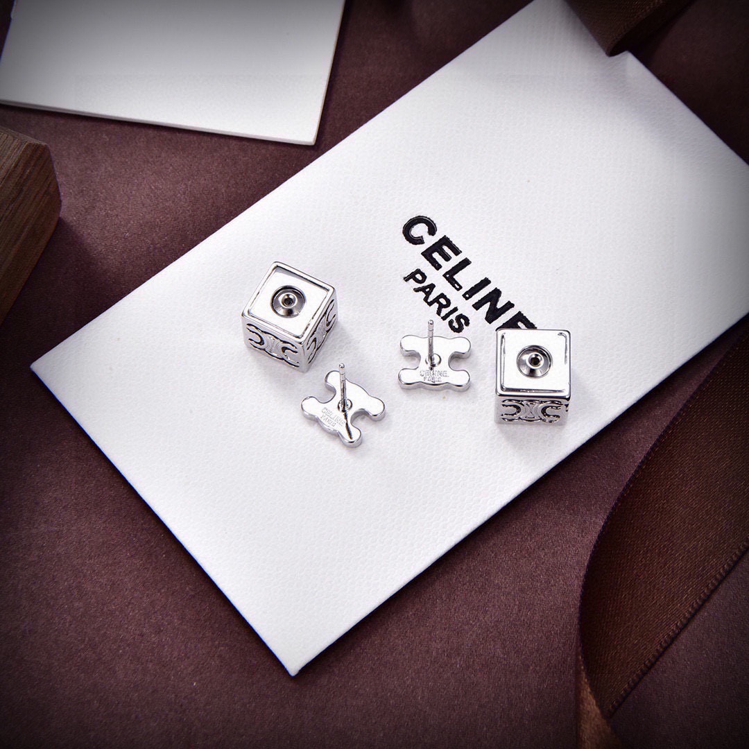 ❤️Celine 新款耳环 PRECLOUS新品 简单时尚耳环🌟专柜一致黄铜材质电镀18k金 火爆款出货