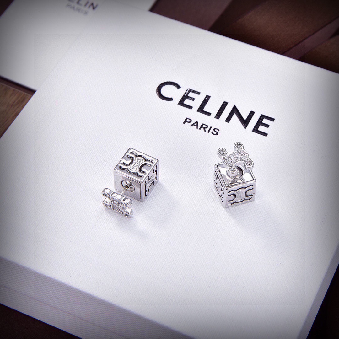 ❤️Celine 新款耳环 PRECLOUS新品 简单时尚耳环🌟专柜一致黄铜材质电镀18k金 火爆款出货