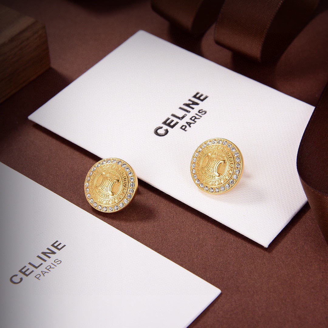 ❤️Celine 新款金色凯旋门耳钉👄❤️与众不同的设计 个性十足 颠覆你对传统耳环的印象 使其魅力爆灯