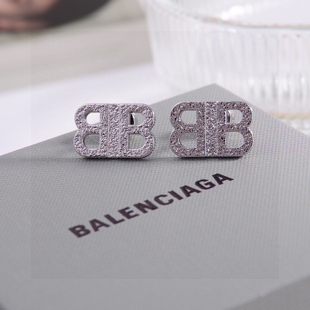 耳钉❤️原单货🔹🔹新品 巴黎世家 Balenciaga 新款套装🔹专柜一致黄铜材质电镀18k金 火爆款出