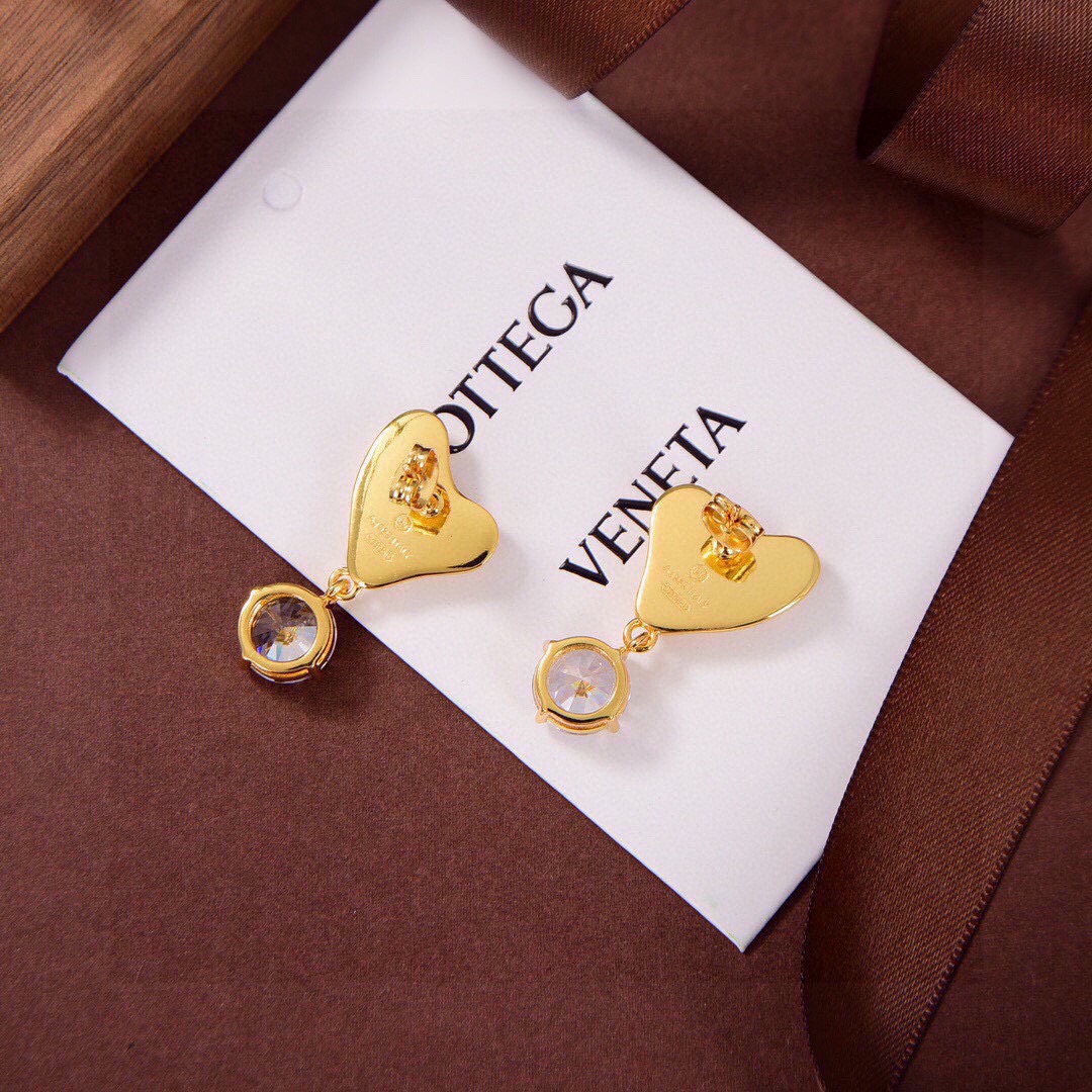 ❤️BOTTEGA VENENTA 新款BV耳环 与众不同的设计 个性十足 颠覆你对传统耳环的印象 使其