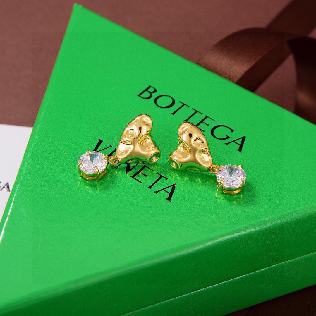 ❤️BOTTEGA VENENTA 新款BV耳环 与众不同的设计 个性十足 颠覆你对传统耳环的印象 使其