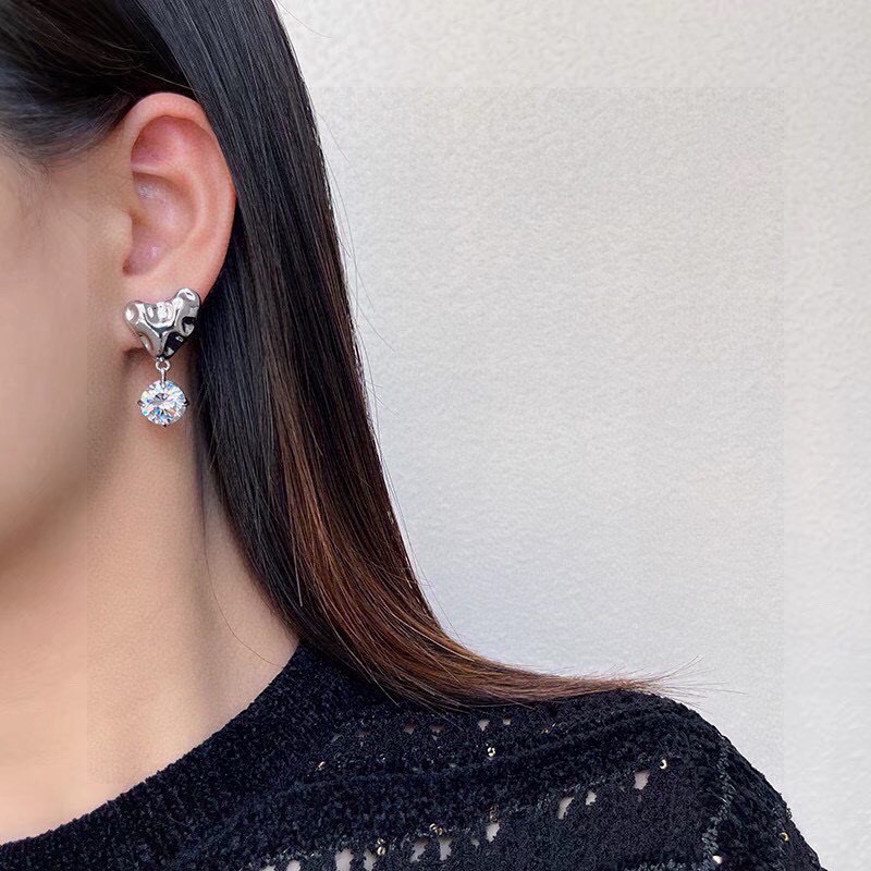 ❤️BOTTEGA VENENTA 新款BV耳环 与众不同的设计 个性十足 颠覆你对传统耳环的印象 使其