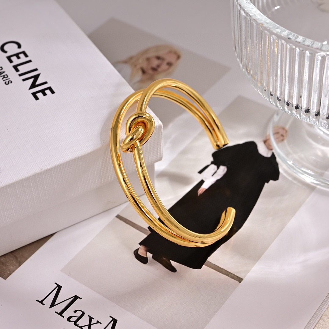 ❤️Celine 新款手镯 PRECLOUS新品 简单时尚🌟专柜一致黄铜材质电镀18k金 火爆款出货 设