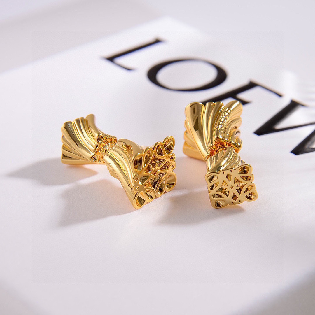 ❤️LOEWE 罗意威 耳钉 经典LOEW EAnagramLOGO设计 简约大气 优雅不凡，黄铜镀18