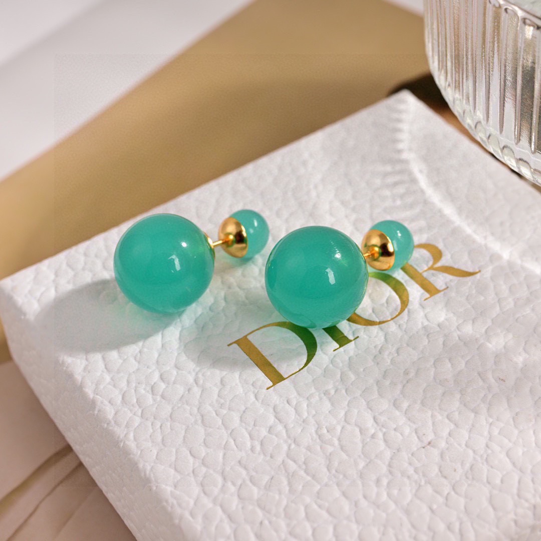 ❤️迪奥 新款👼一线大牌都爱的Dior·迪奥 新品字母CD耳环 金属质感逆袭版字母潮范儿抢风头  完全胜