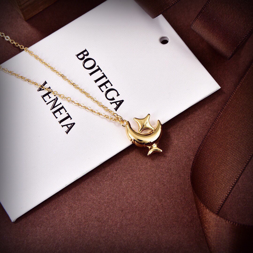 ❤️BOTTEGA VENENTA 新款BV星月项链 与众不同的设计 个性十足 颠覆你对传统项链的印象 