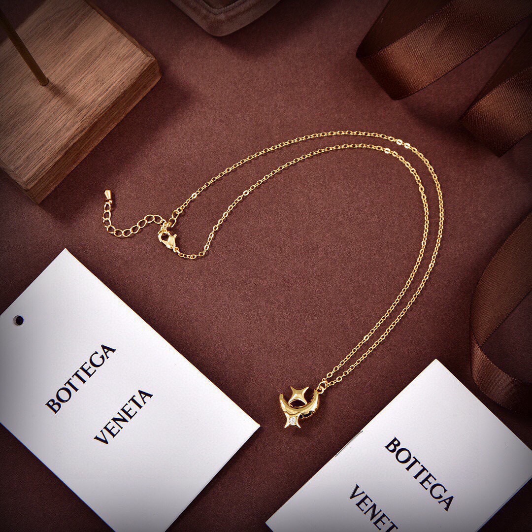 ❤️BOTTEGA VENENTA 新款BV星月项链 与众不同的设计 个性十足 颠覆你对传统项链的印象 
