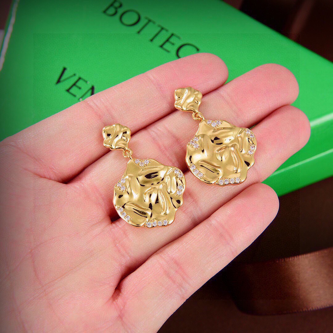 ❤️BV 新款耳钉 与众不同的设计 个性十足 颠覆你对传统耳环的印象 使其魅力爆灯