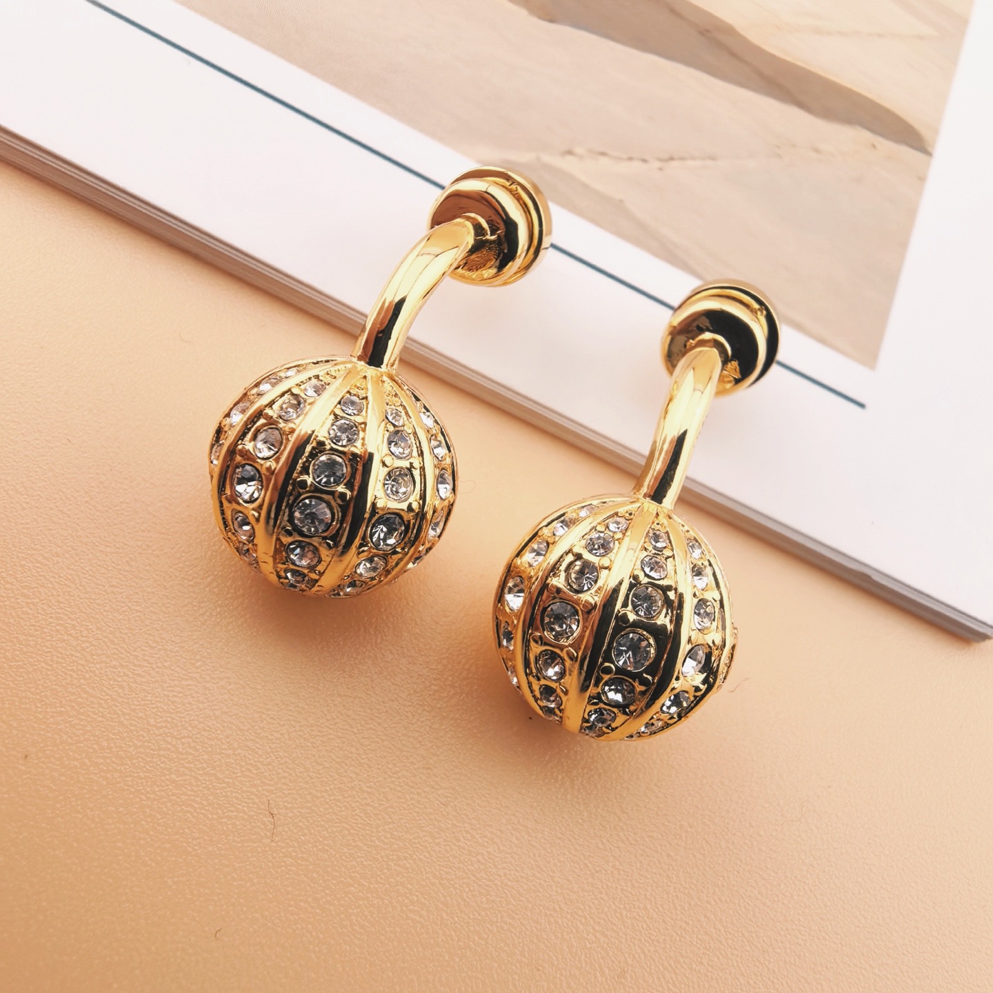 ❤️Valentino 华伦天奴 耳环💫重磅新品火爆网络来了 简约大方  时尚百搭✅ 🌟专柜一致 火爆款