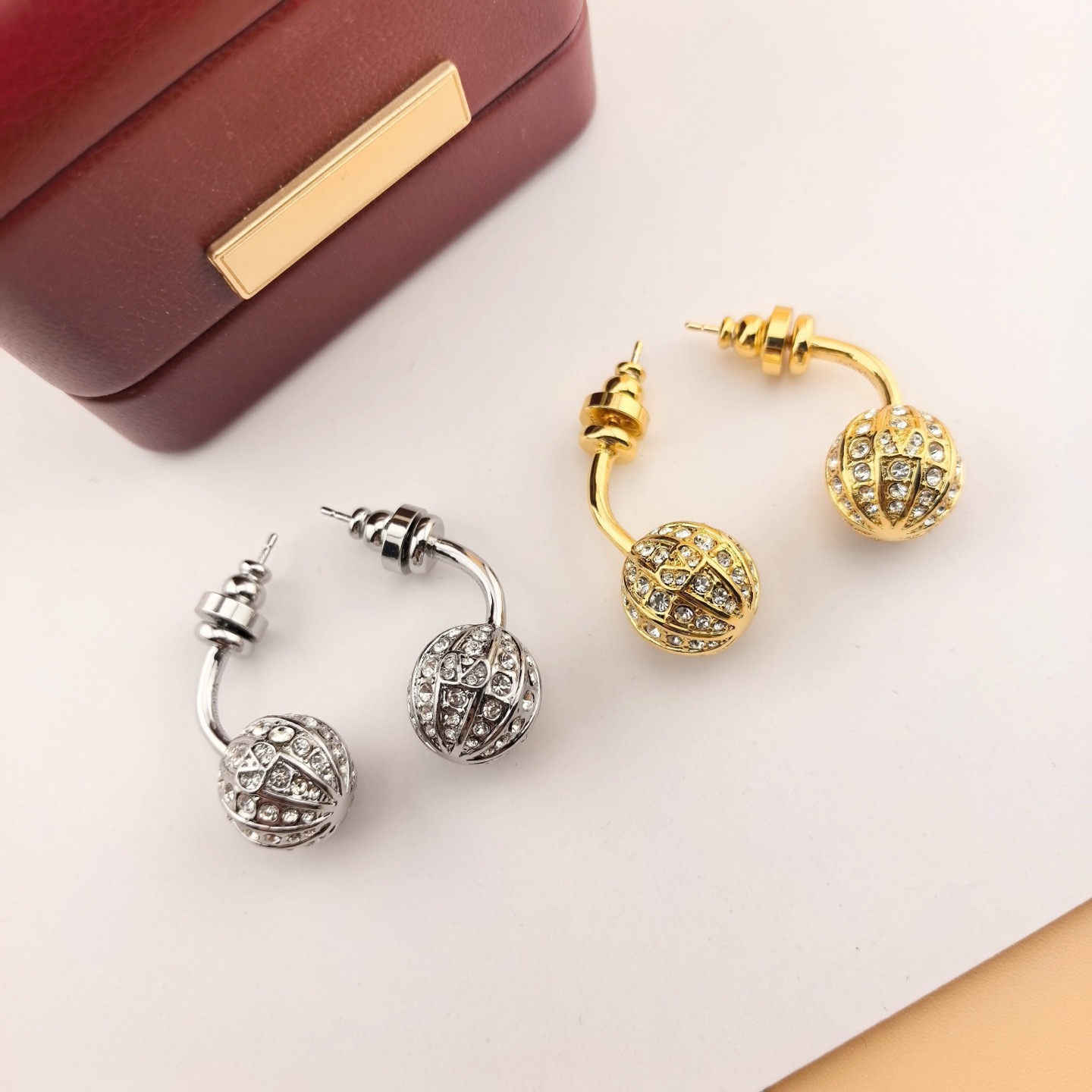 ❤️Valentino 华伦天奴 耳环💫重磅新品火爆网络来了 简约大方  时尚百搭✅ 🌟专柜一致 火爆款