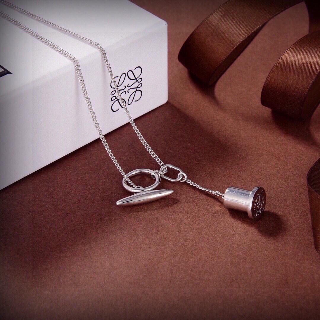 ❤️LOEWE 罗意威 项链 经典LOEW EAnagramLOGO设计 简约大气 优雅不凡❤️❤️