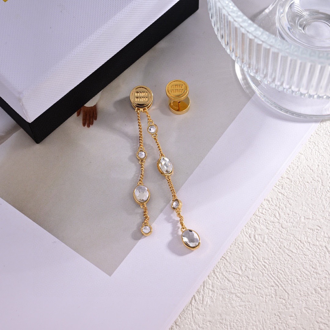 👌官网打版 miumiu字母耳钉耳坠  优雅大方精工设计   雕刻 非常修饰脸型    青春活力    