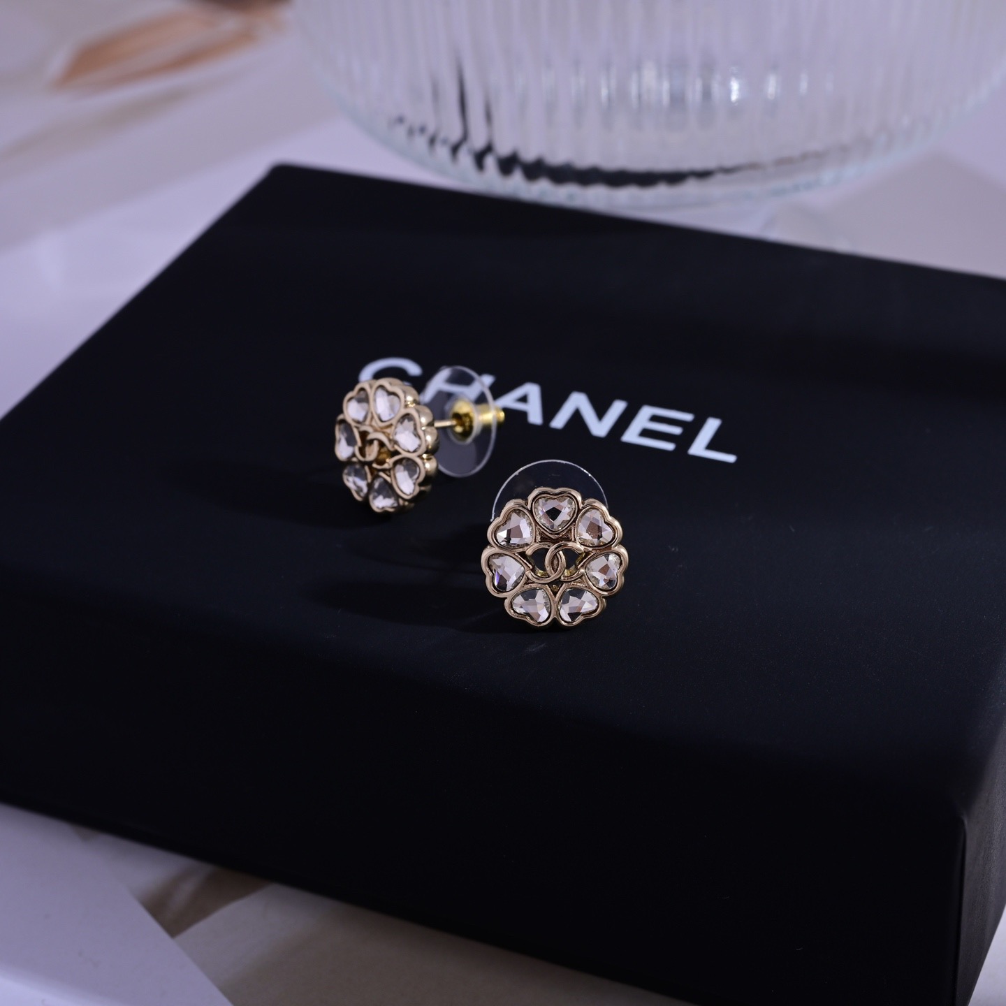 👌小香 CHANEL 耳环😍优雅大方精工设计   雕刻 非常修饰脸型    青春活力    看惯了一如既
