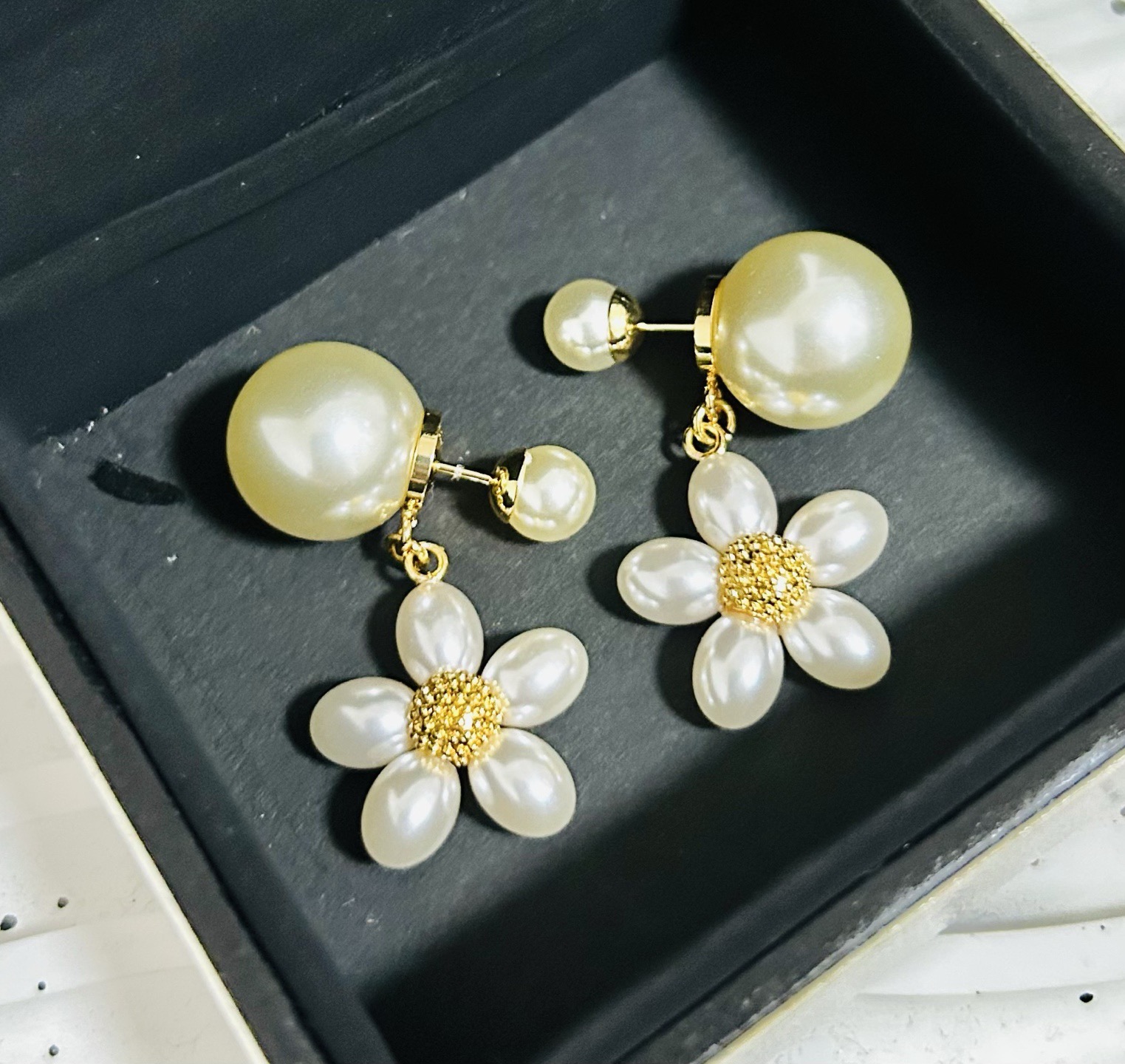 ❤️迪奥 新款👼一线大牌都爱的Dior·迪奥 新品花朵耳环 金属质感逆袭版字母潮范儿抢风头  完全胜任现