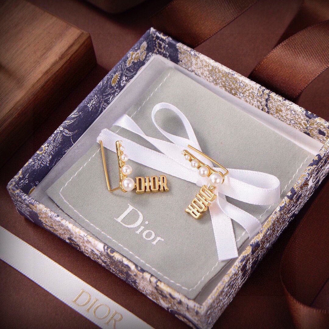 👌👌Dior 迪奥 耳环专柜新款上市 美得不要不要的 唯美 浪漫 人手必备款 火爆小红书 精选官网一致材