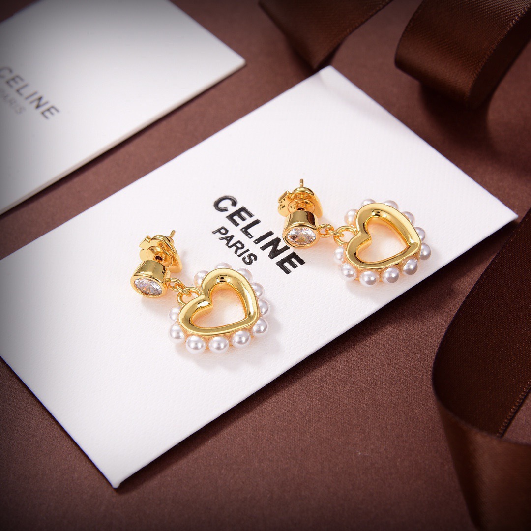 🧒🏻❤️Celine 新款耳钉  与众不同的设计 个性十足 颠覆你对传统耳环的印象 使其魅力爆灯
