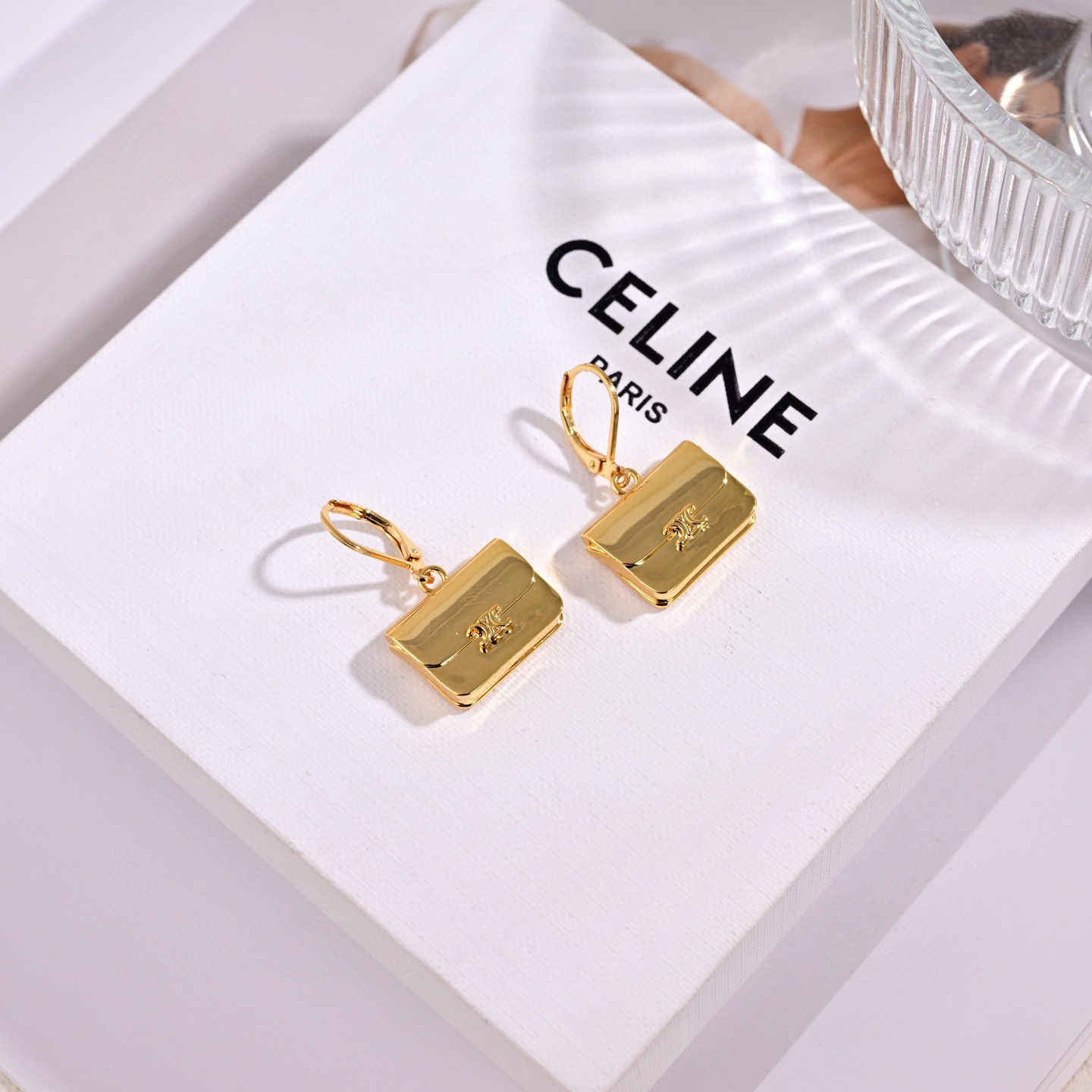 ❤️Celine 新款凯璇门耳钉👄❤️与众不同的设计 个性十足 颠覆你对传统耳环的印象 使其魅力爆灯👏