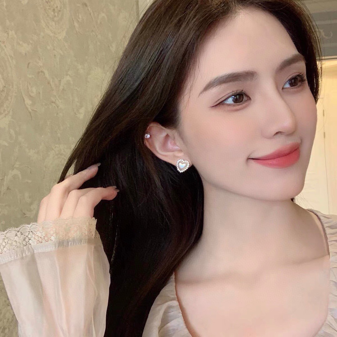 ❤️BOTTEGA VENENTA 新款BV耳钉 与众不同的设计 个性十足 颠覆你对传统耳环的印象 使其