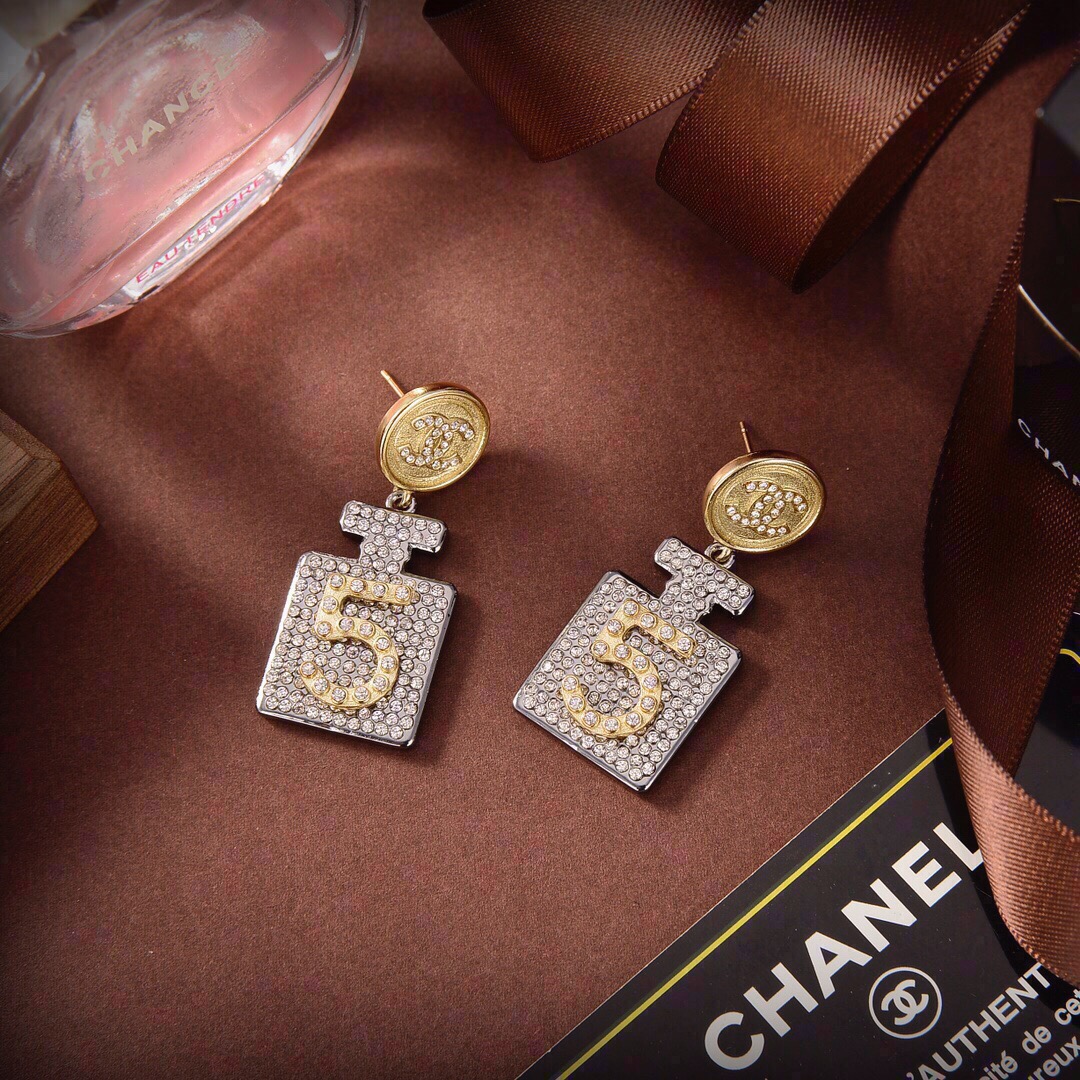 👌官网打版 小香 CHANEL香水瓶耳环 ❤️❤️优雅大方精工设计   雕刻 非常修饰脸型    青春活