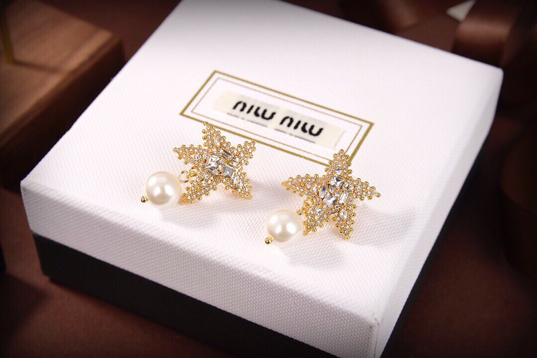❤️❤️Miumiu 缪缪 海星耳钉 质感 轻奢小众风格设计感 美感十足 造型设计 更加时尚 夏日搭配必