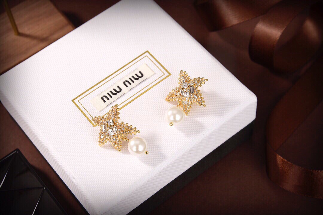 ❤️❤️Miumiu 缪缪 海星耳钉 质感 轻奢小众风格设计感 美感十足 造型设计 更加时尚 夏日搭配必