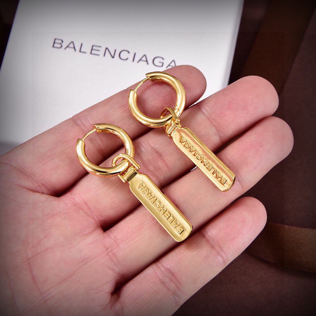 ❤️原单货🔹🔹新品 巴黎世家 Balenciaga 新款耳钉🔹专柜一致黄铜材质电镀18k金 火爆款出货 