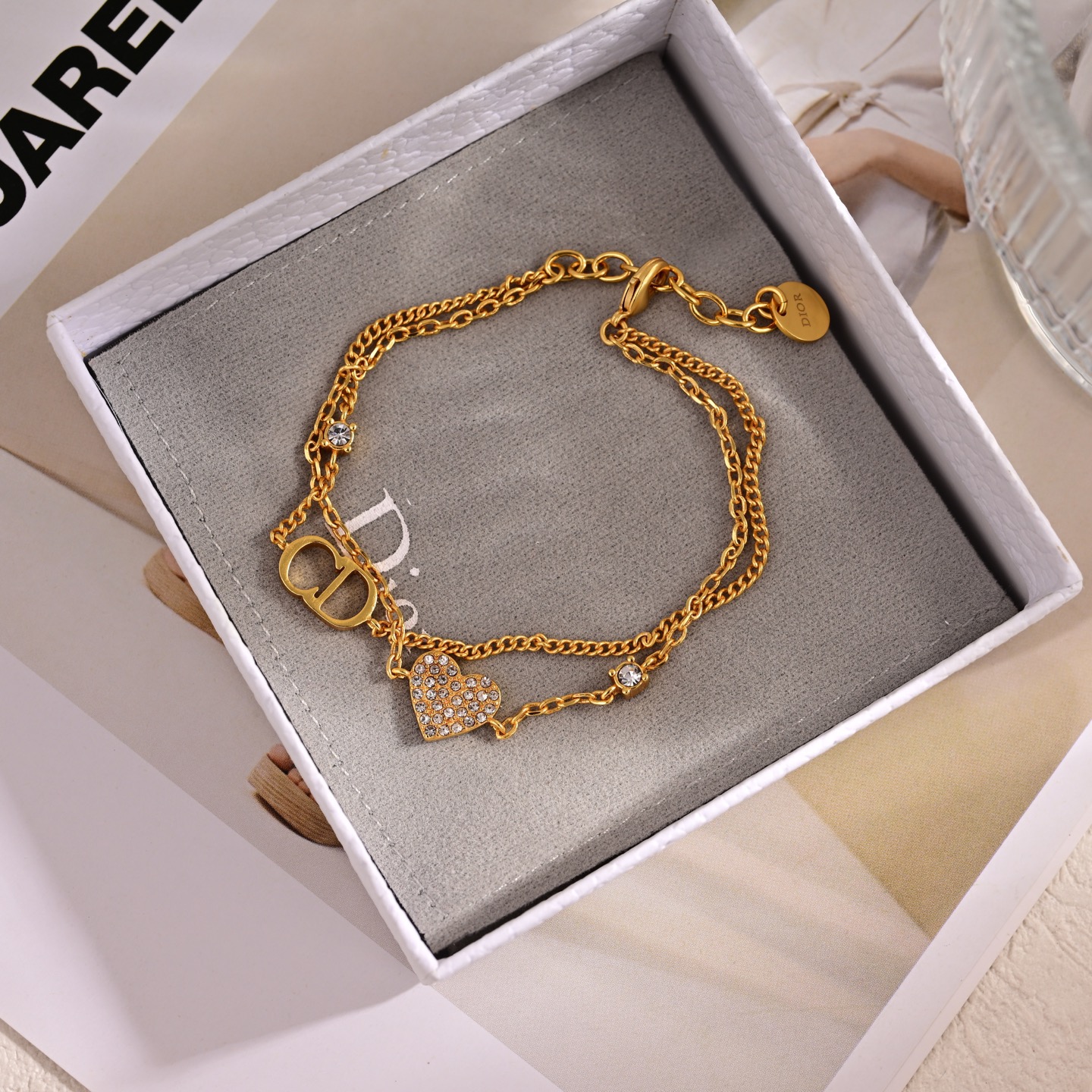 ❤️迪奥 新款👼一线大牌都爱的Dior·迪奥 新品手链 ❤️❤️金属质感逆袭版字母潮范儿抢风头  完全胜