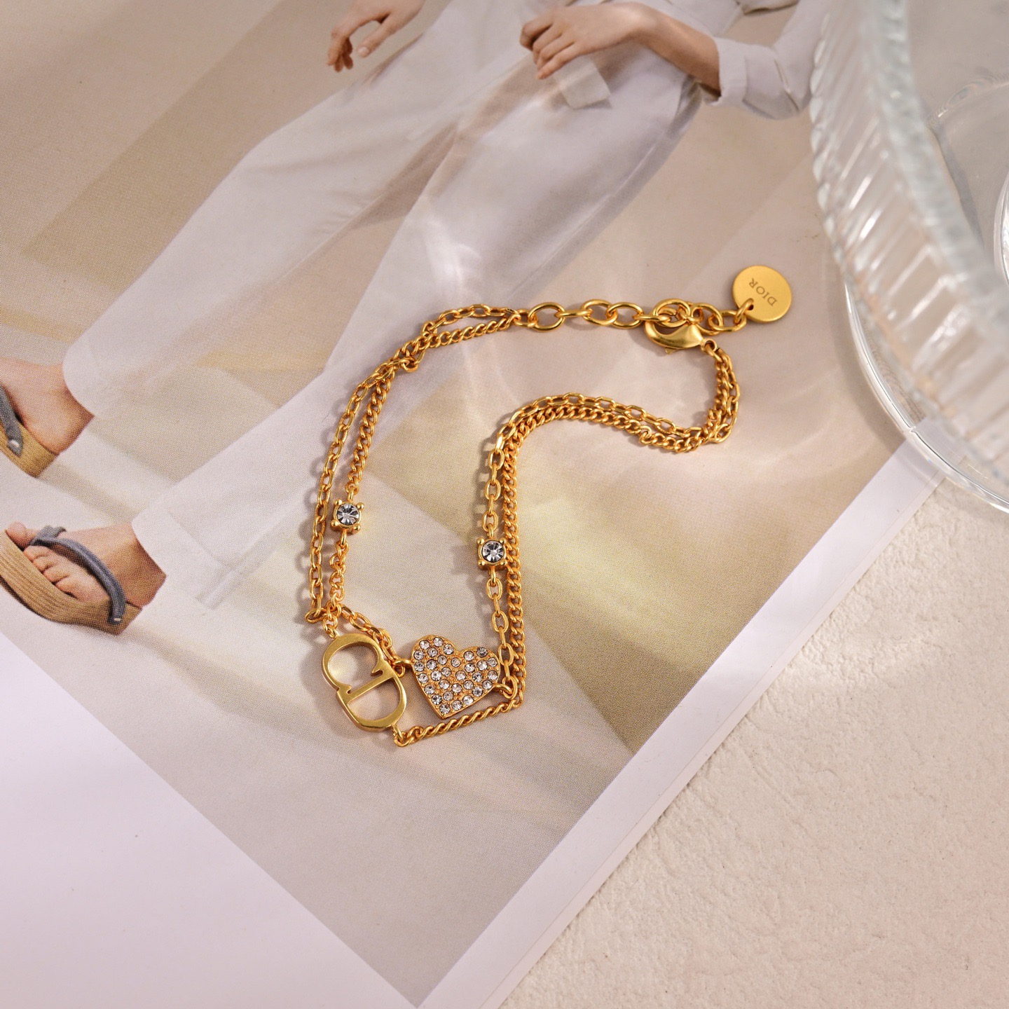 ❤️迪奥 新款👼一线大牌都爱的Dior·迪奥 新品手链 ❤️❤️金属质感逆袭版字母潮范儿抢风头  完全胜
