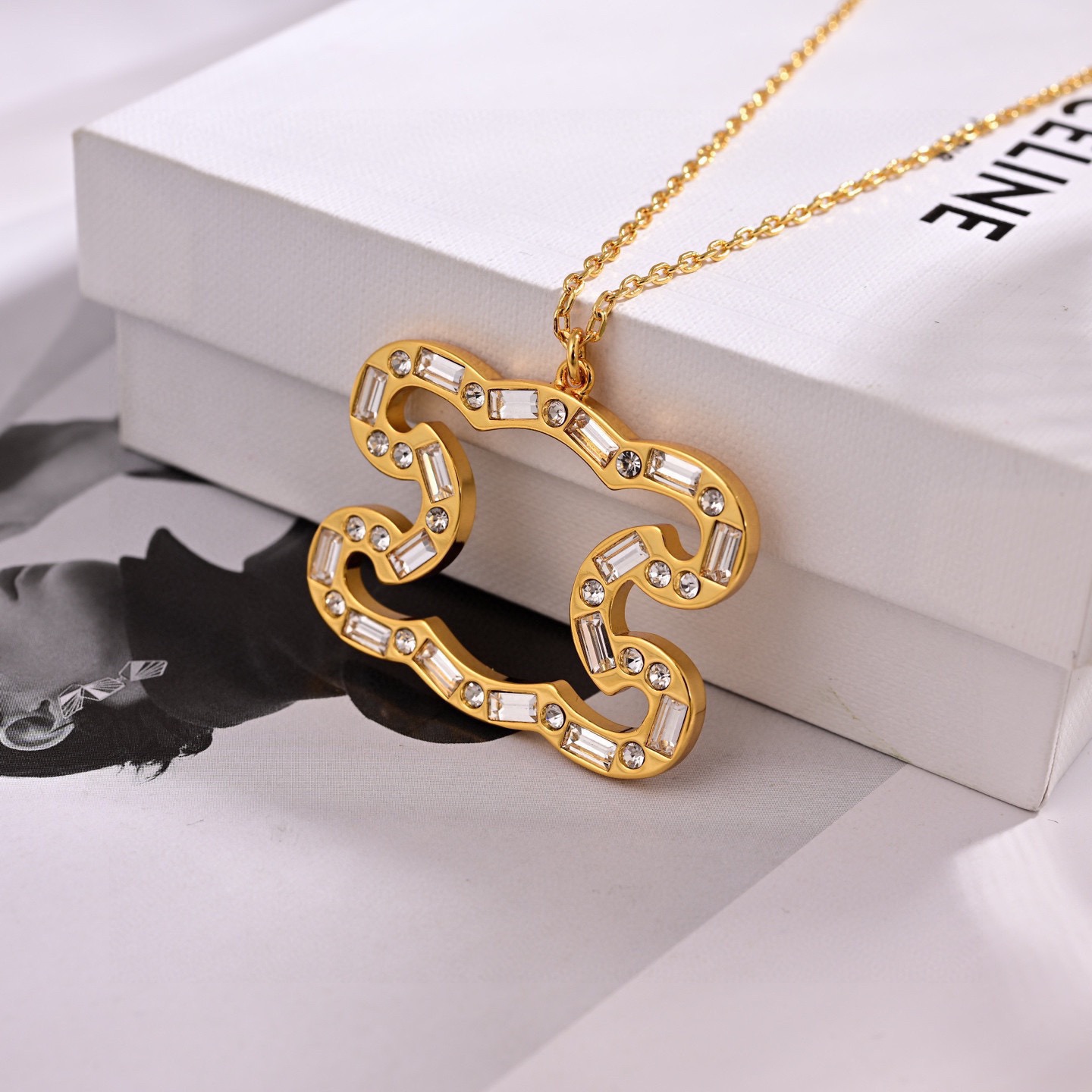 ❤️Celine 新款凯旋门项链😍PRECLOUS新品 简单时尚🌟专柜一致黄铜材质电镀18k金 火爆款出