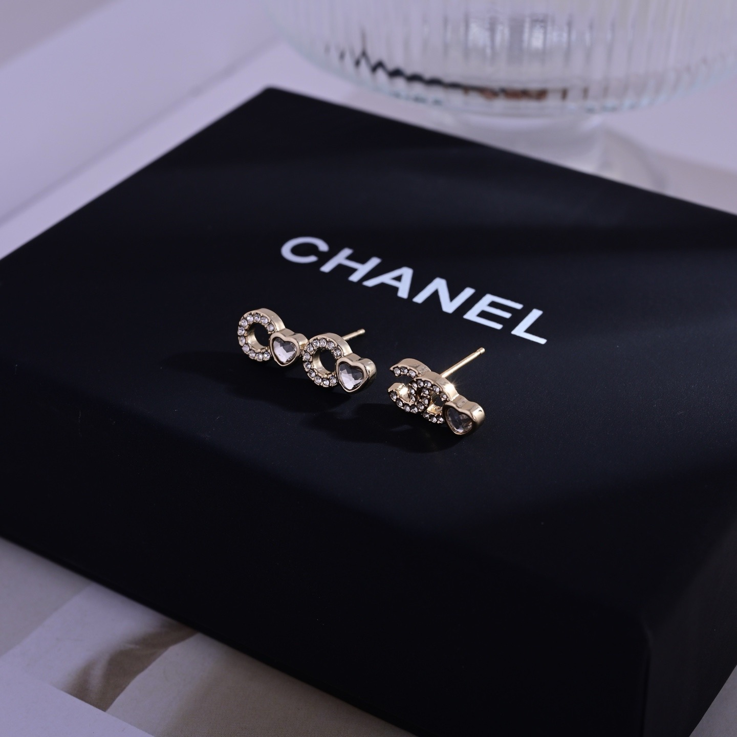 👌小香 CHANEL 耳环😍优雅大方精工设计   雕刻 非常修饰脸型    青春活力    看惯了一如既