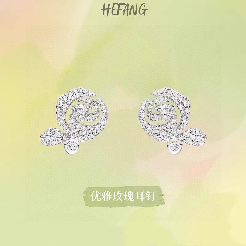 ❤️原单货🔹🔹新品 何方HEFANG小花花耳钉🔹专柜一致黄铜材质电镀火爆款出货 设计独特 前卫 美女必备