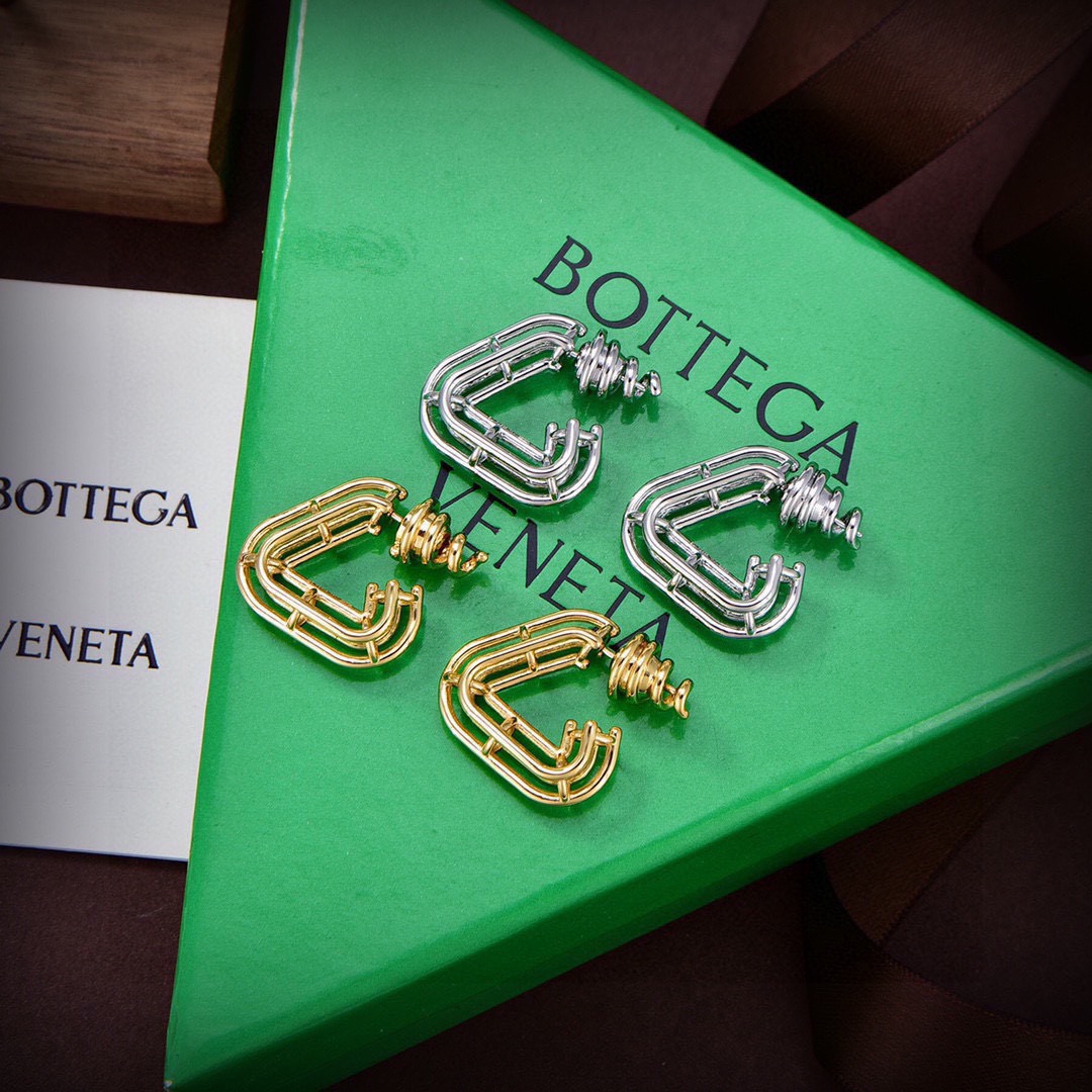❤️BOTTEGA VENENTA 新款BV耳环 与众不同的设计 个性十足 颠覆你对传统耳环的印象 使其