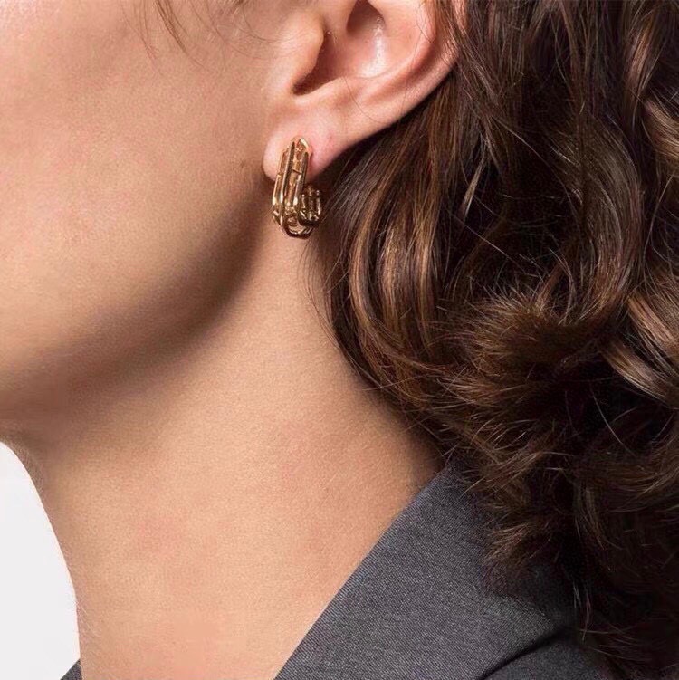 ❤️BOTTEGA VENENTA 新款BV耳环 与众不同的设计 个性十足 颠覆你对传统耳环的印象 使其