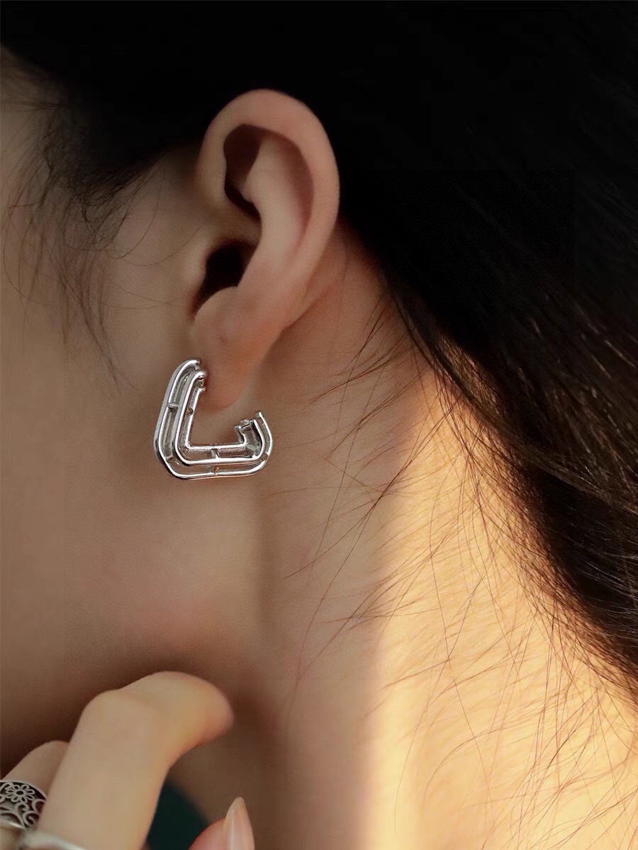 ❤️BOTTEGA VENENTA 新款BV耳环 与众不同的设计 个性十足 颠覆你对传统耳环的印象 使其