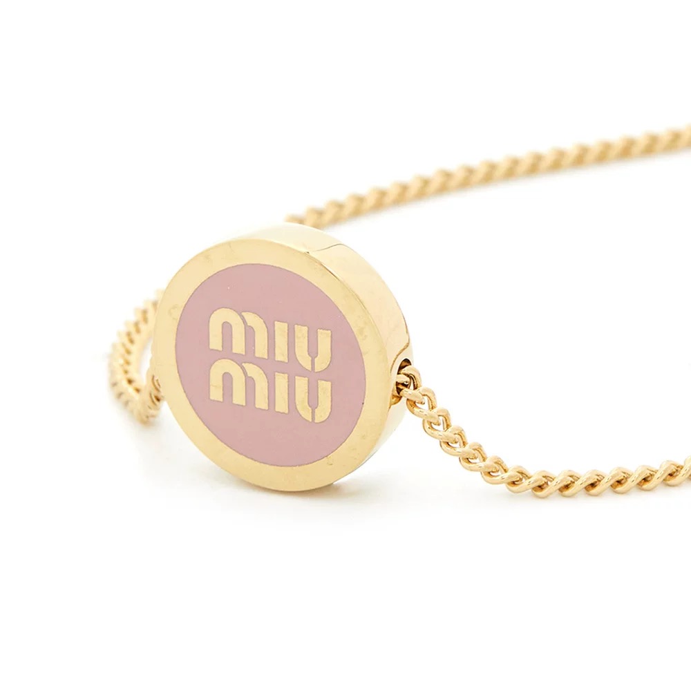 👑miumiu缪缪 项链🆕 经典款🔸小红书时尚达人都有种草哦 显脸型 原版材质 很简约 日常配搭很不错滴