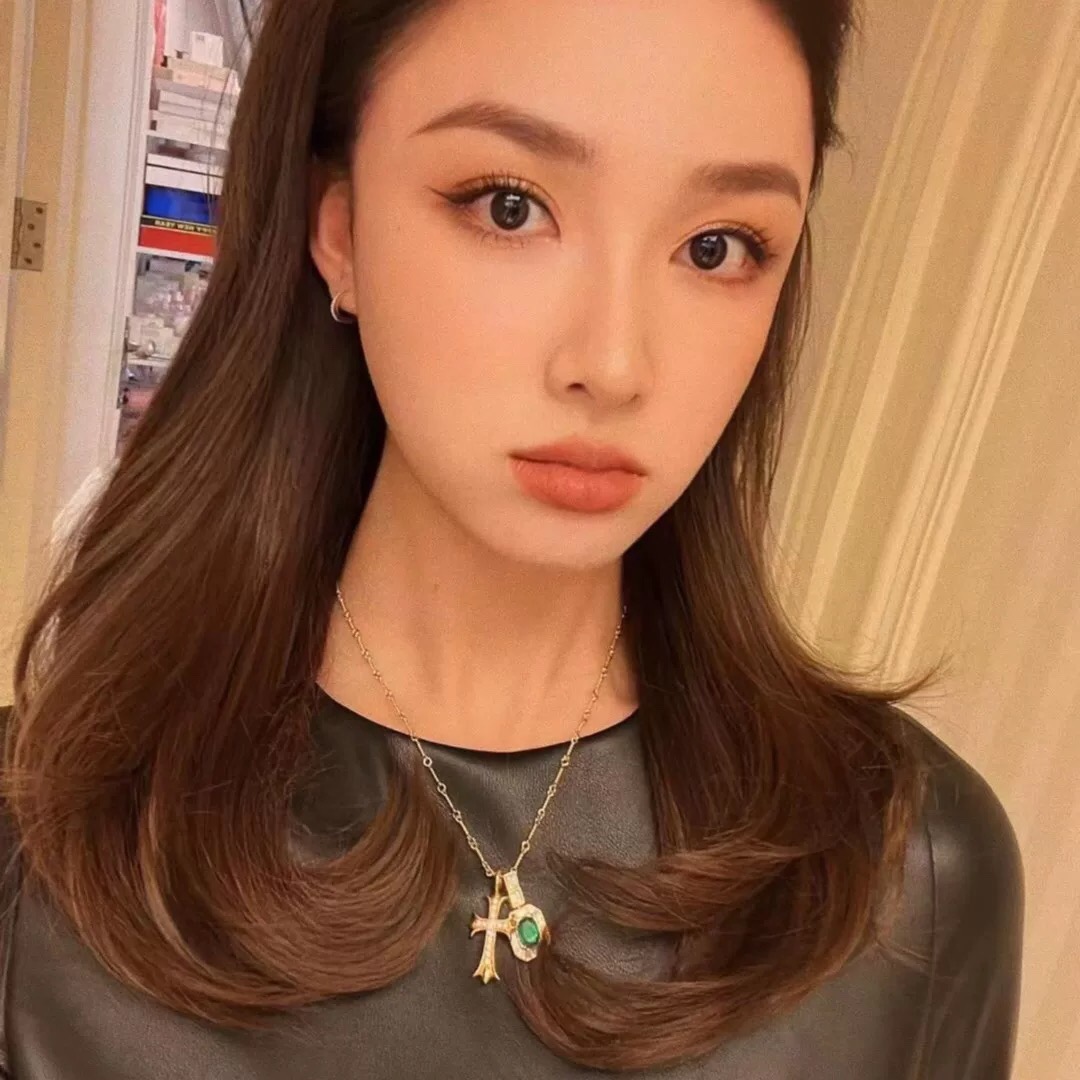 👑☣️新品克罗心潮人必备单品[勾引]克罗心  满钻十字架✟项链，太好看了 戴上它炸了整条街[偷笑]镶嵌天