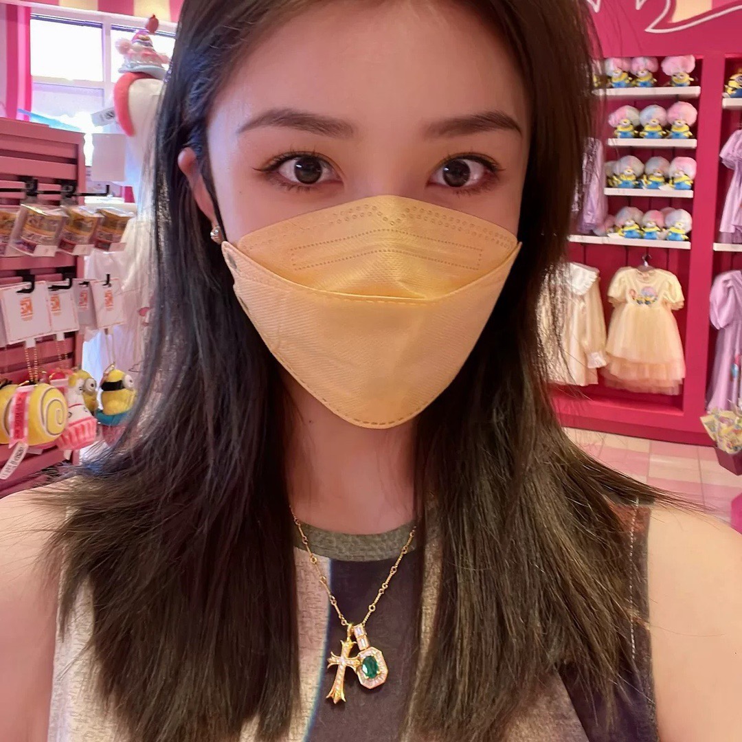 👑☣️新品克罗心潮人必备单品[勾引]克罗心  满钻十字架✟项链，太好看了 戴上它炸了整条街[偷笑]镶嵌天