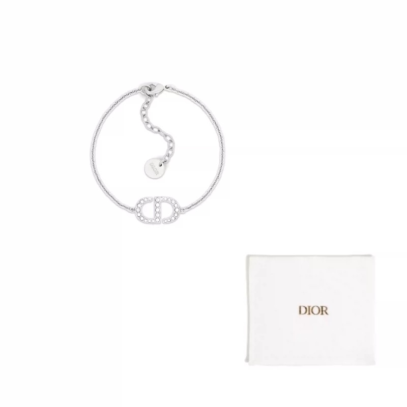 ❤️迪奥 套装👼一线大牌都爱的Dior·迪奥 新品字母手链❤️金属质感逆袭版字母潮范儿抢风头  完全胜任
