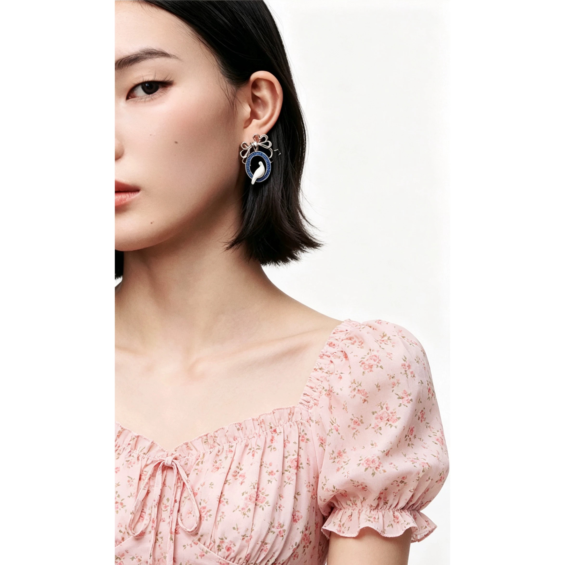 ❤️迪奥 新款👼一线大牌都爱的Dior·迪奥 新品字母CD耳环 金属质感逆袭版字母潮范儿抢风头  完全胜