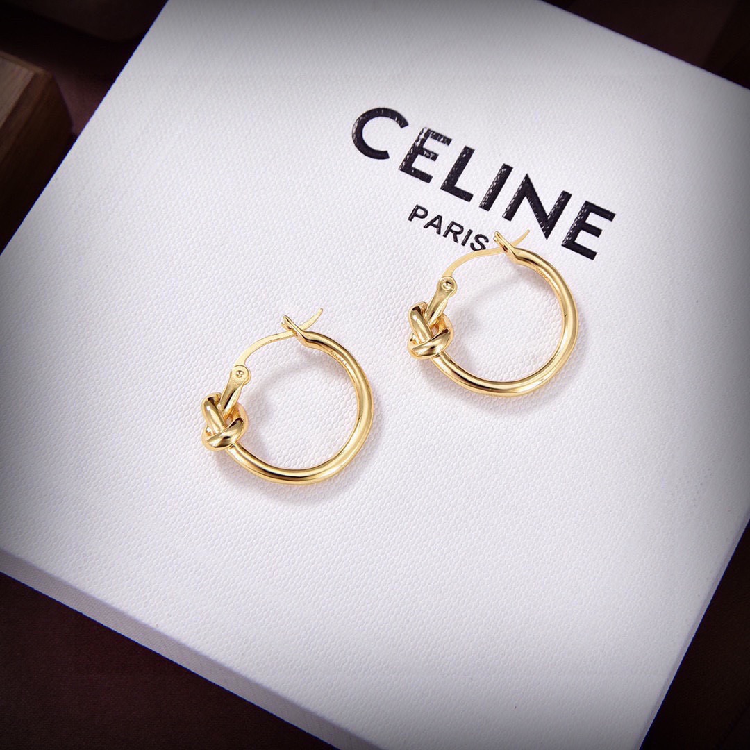 ❤️Celine 新款金色打结耳钉 与众不同的设计 个性十足 颠覆你对传统耳环的印象 使其魅力爆灯
