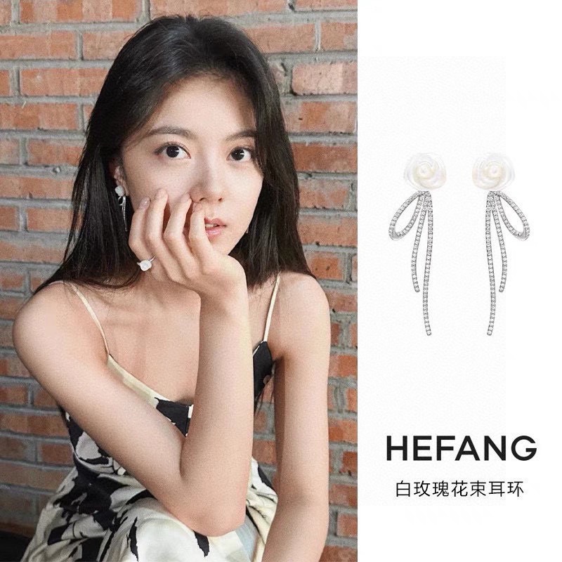 ❤️原单货🔹🔹新品 何方HEFANG耳环🔹专柜一致黄铜材质电镀火爆款出货 设计独特 前卫 美女必备！