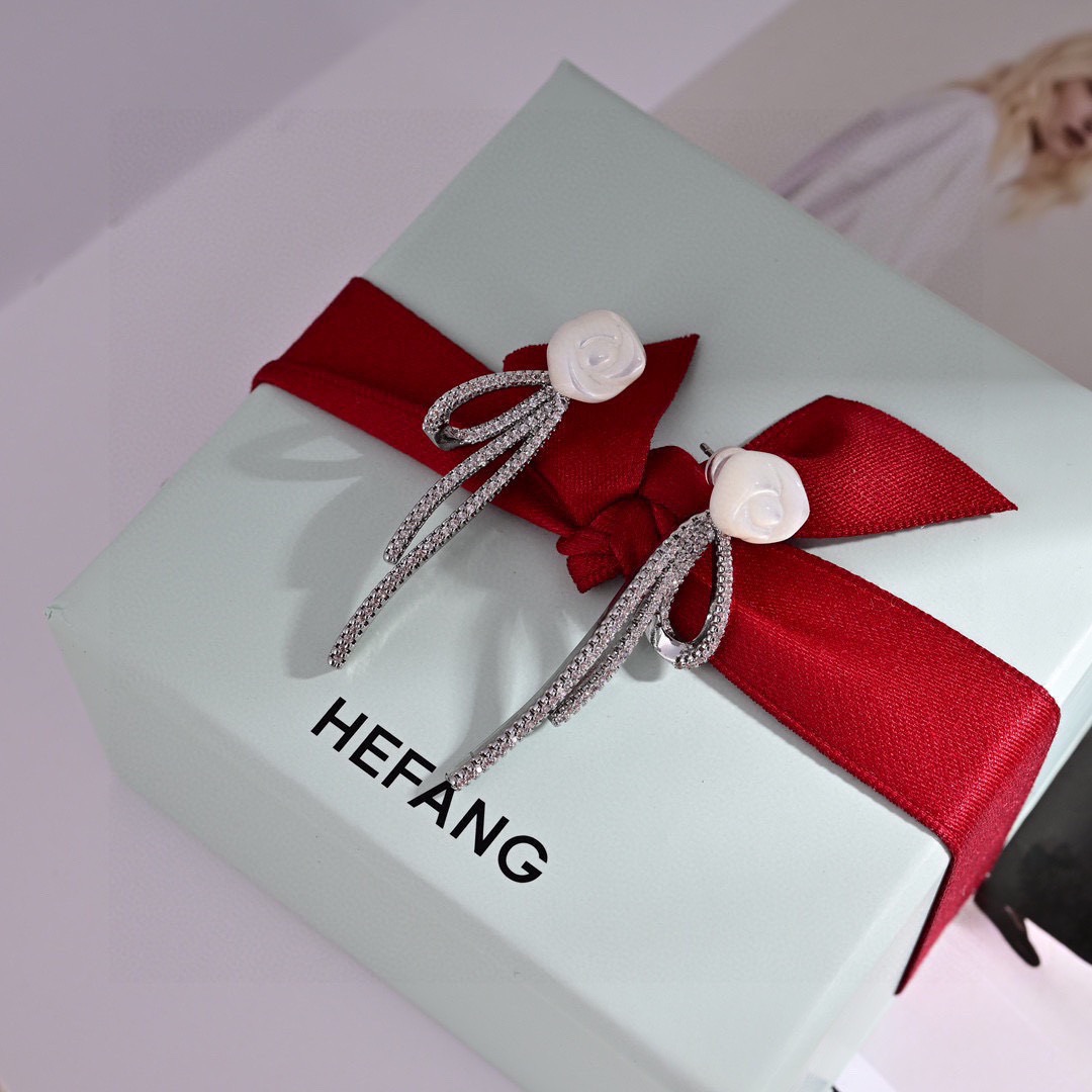 ❤️原单货🔹🔹新品 何方HEFANG耳环🔹专柜一致黄铜材质电镀火爆款出货 设计独特 前卫 美女必备！