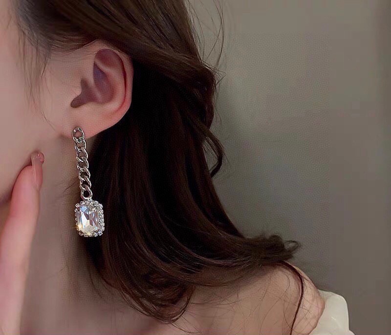 ❤️Celine耳环 PRECLOUS新品 简单时尚耳环🌟专柜一致黄铜材质电镀18k金 火爆款出货 设计