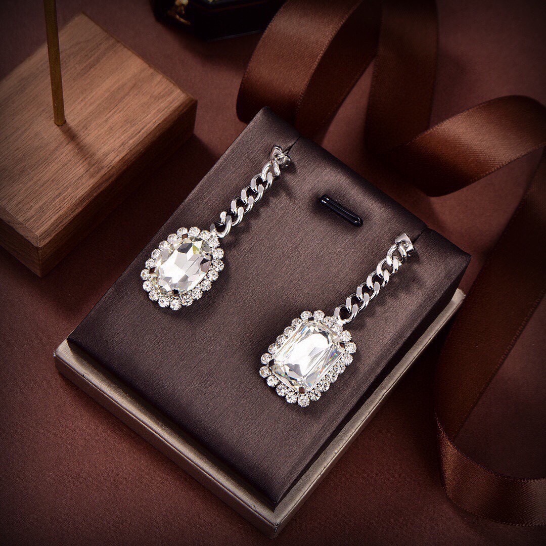 ❤️Celine耳环 PRECLOUS新品 简单时尚耳环🌟专柜一致黄铜材质电镀18k金 火爆款出货 设计