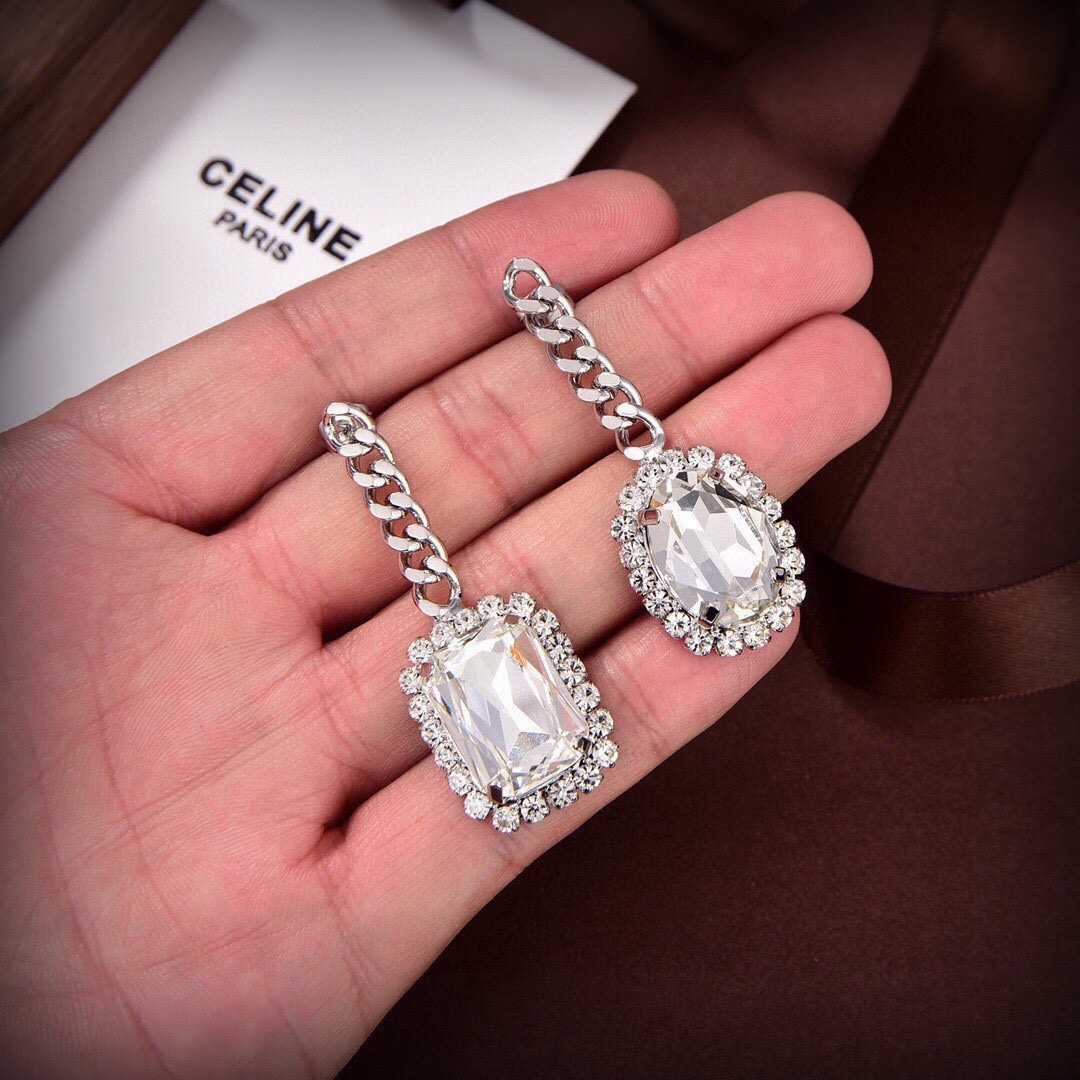 ❤️Celine耳环 PRECLOUS新品 简单时尚耳环🌟专柜一致黄铜材质电镀18k金 火爆款出货 设计