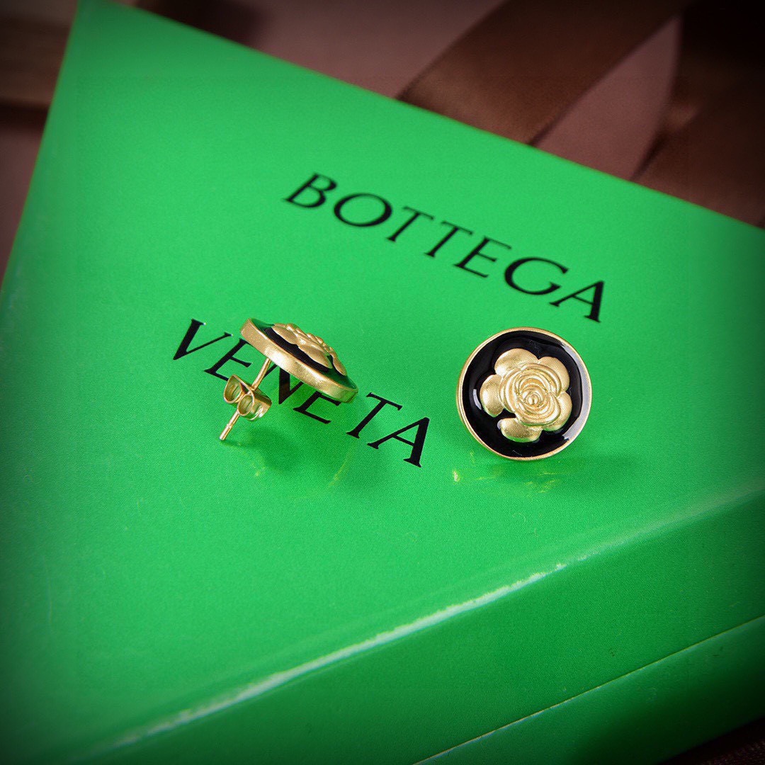 ❤️BOTTEGA VENENTA 新款BV耳环 与众不同的设计 个性十足 颠覆你对传统耳环的印象 使其