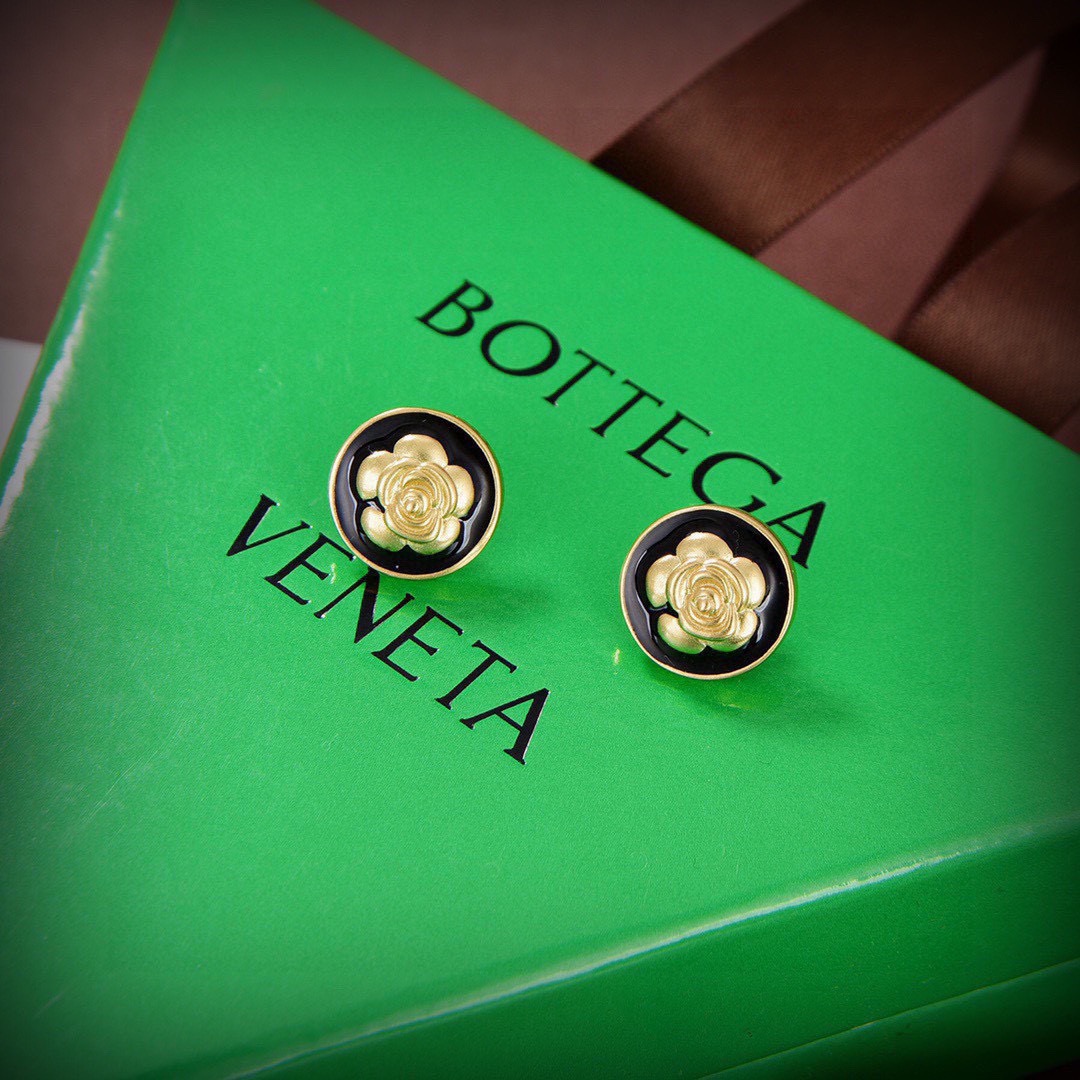 ❤️BOTTEGA VENENTA 新款BV耳环 与众不同的设计 个性十足 颠覆你对传统耳环的印象 使其