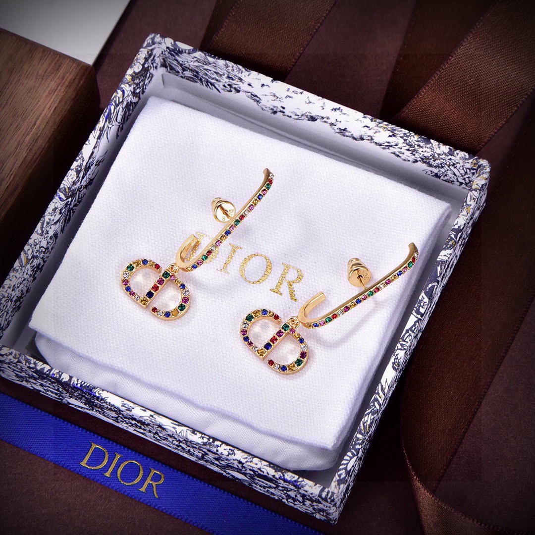 ❤️迪奥 新款👼一线大牌都爱的Dior·迪奥 新品蜜蜂耳环 金属质感逆袭版字母潮范儿抢风头  完全胜任现