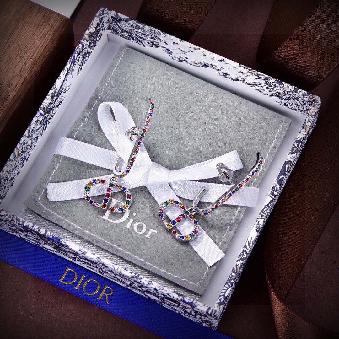 ❤️迪奥 新款👼一线大牌都爱的Dior·迪奥 新品蜜蜂耳环 金属质感逆袭版字母潮范儿抢风头  完全胜任现